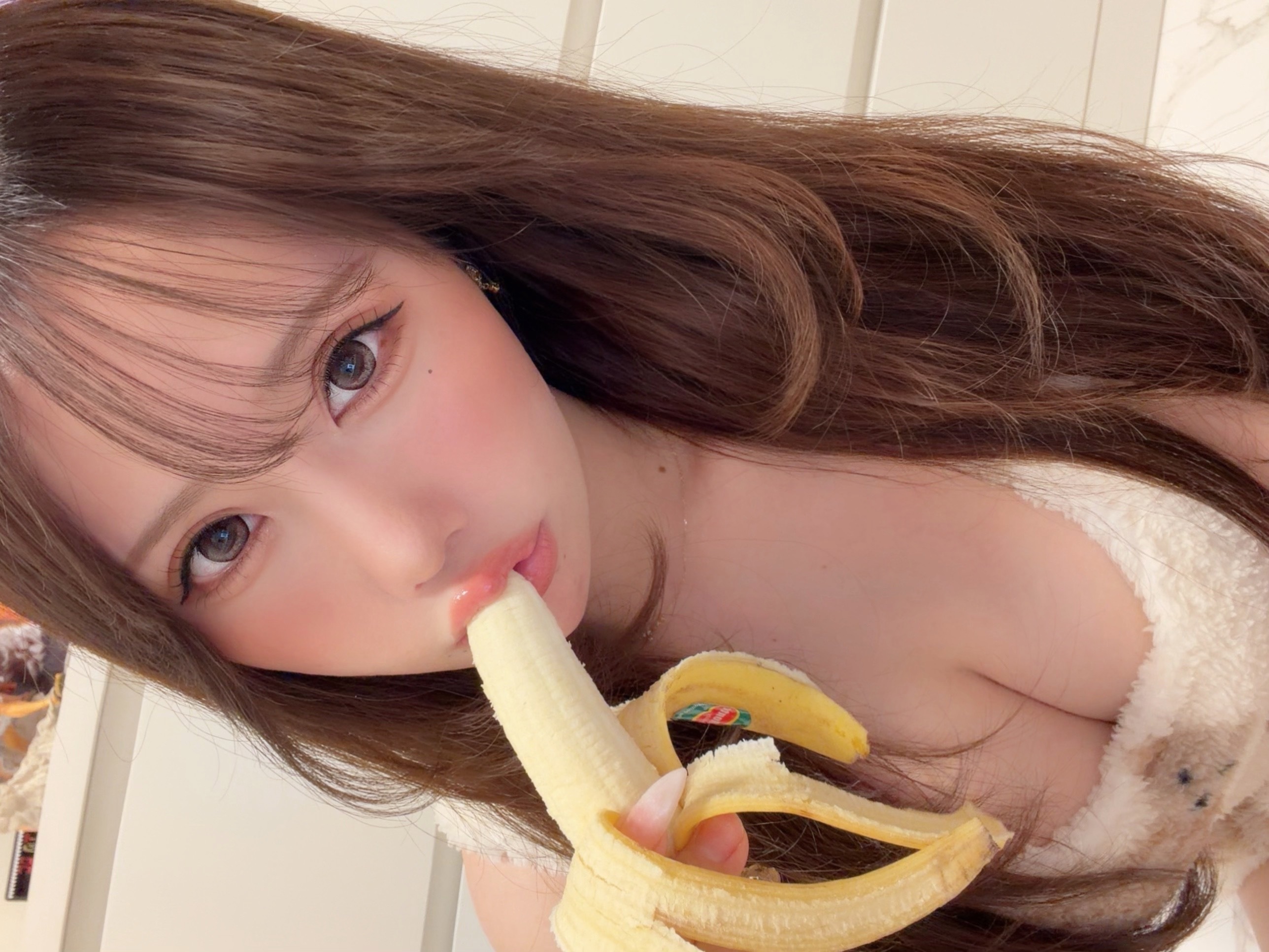 ランジェリー姿で搾乳🤍 (3/3)