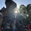 伏見稲荷山の山頂から金運のご利益をお送りします