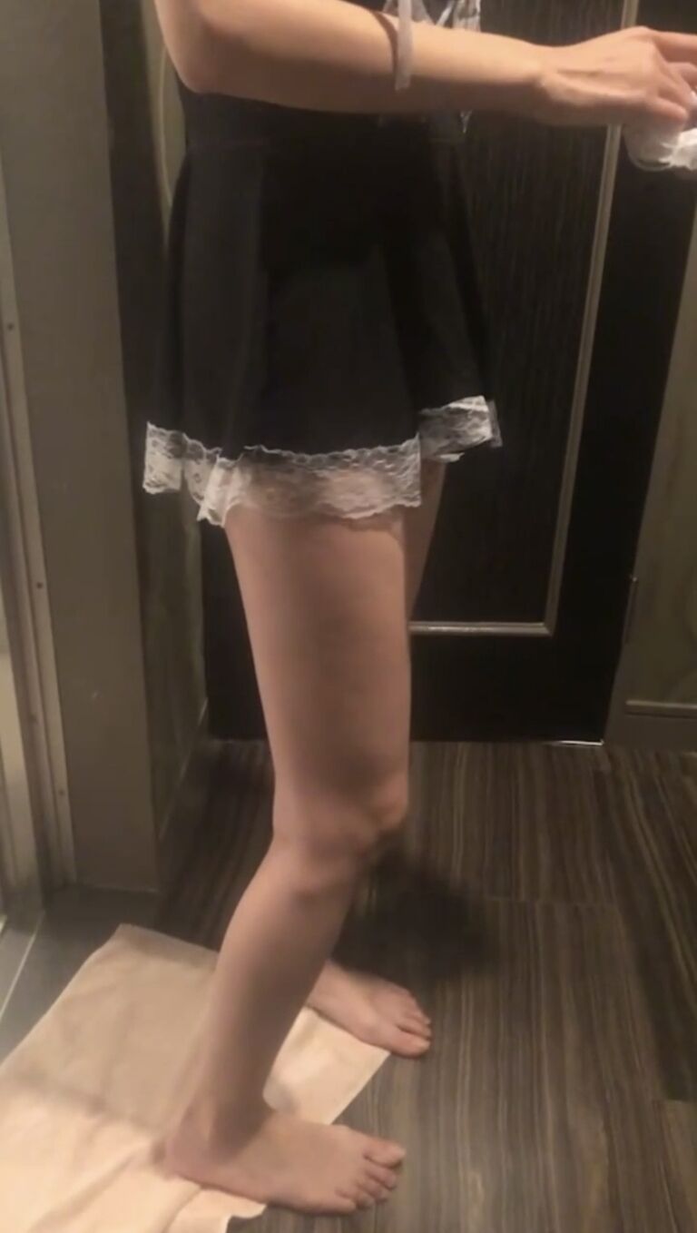 【リクエスト】メイド服でお漏らしの後始末 (1/3)