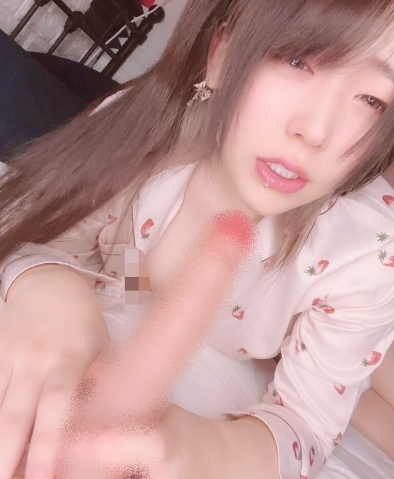 【動画】玩具でイラマ風喉奥オナニーしちゃいました♡