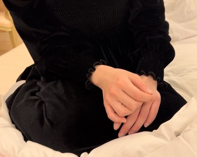 人妻美女が本気でおしっこ間に合わなかった時 (1/3)
