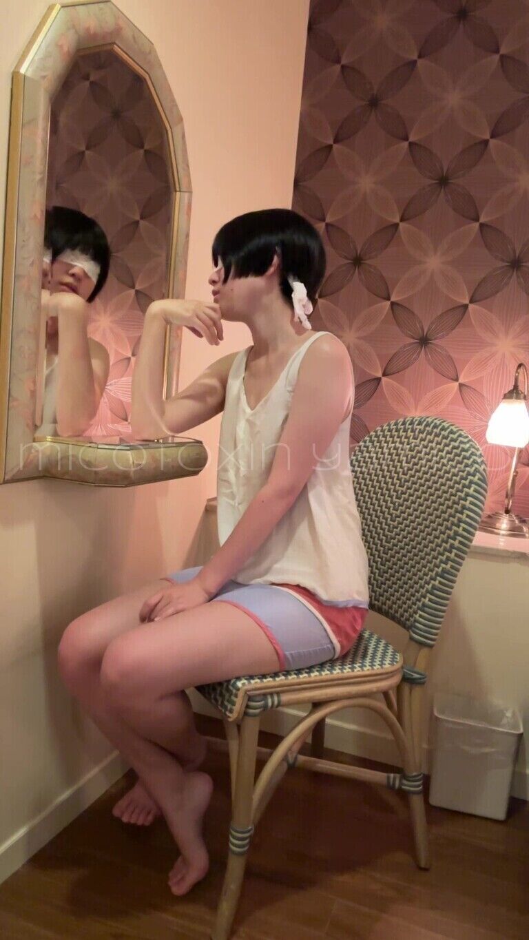 ホテルで私服のままびちゃびちゃになる。