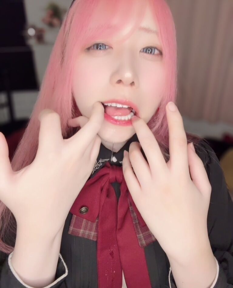 【動画】ディルド技術イラマで喉オナしちゃう男の娘♡