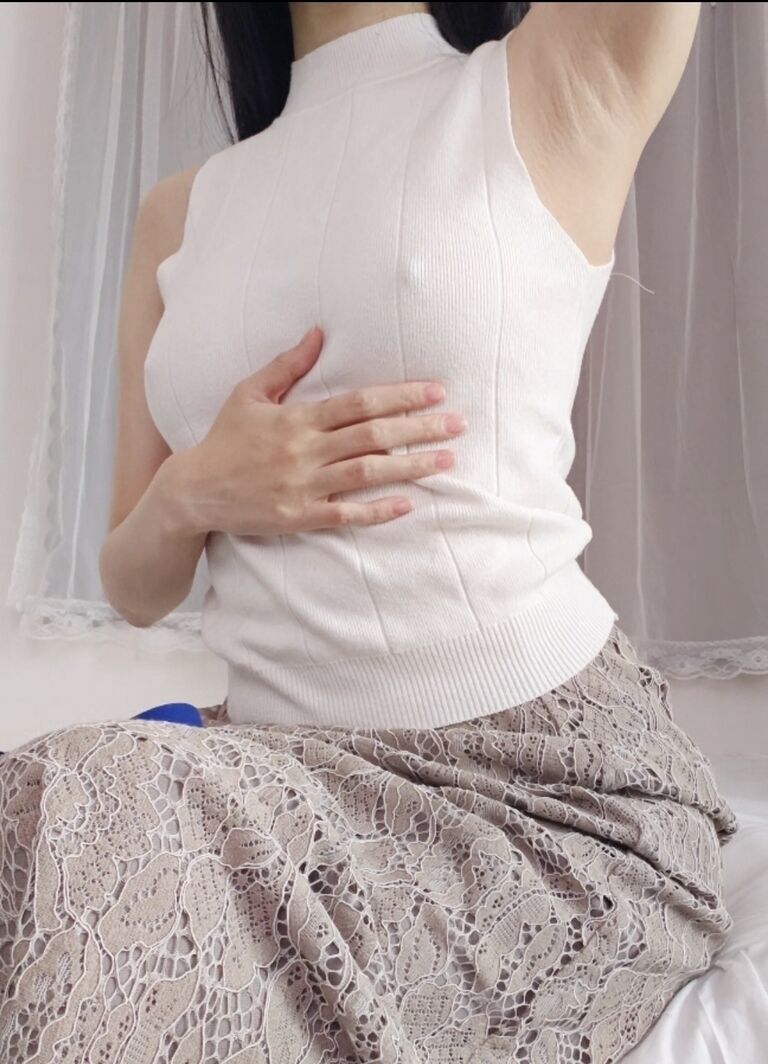 続・ノースリーブニット。