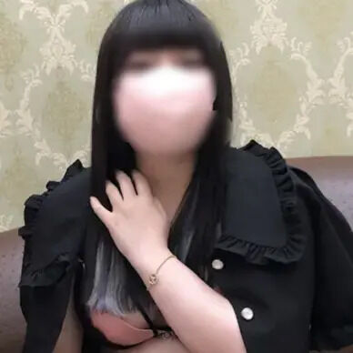 【本編顔出し】某坂道アイドル風女子が変態レギンス姿で男性と会話しながらお漏らし (1/3)