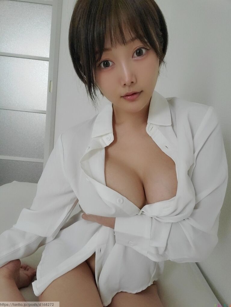 【ぬるぬる生揉み】彼シャツの隙間から溢れる生乳「こんなにカチコチになっちゃった…♡」 シャツから溢れたマシュマロ胸とピンと尖った甘い罠♡
