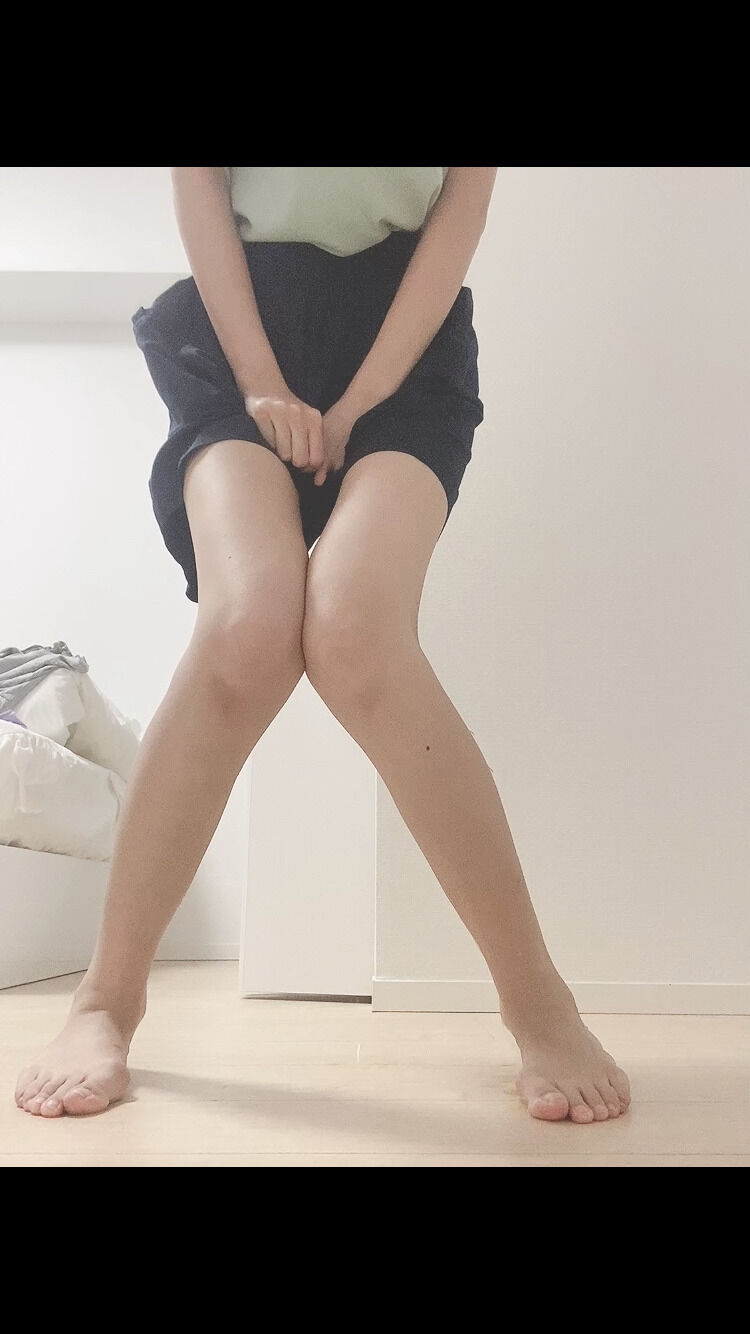 ハーフパンツで前押さえお漏らし (1/3)