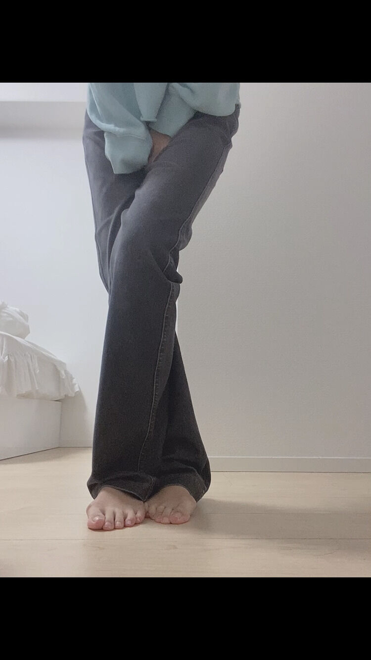 ジーンズで着衣お漏らし👖 (1/3)