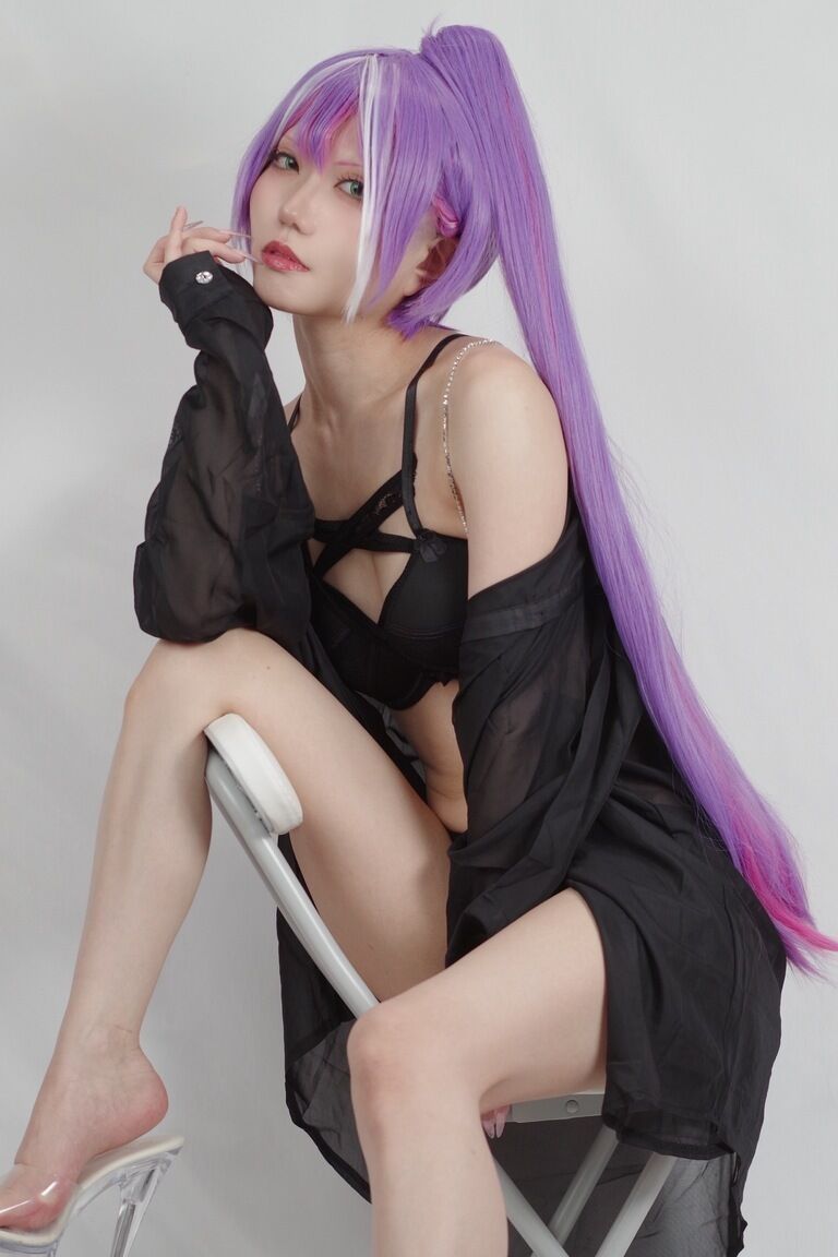 黒ワイシャツトワ