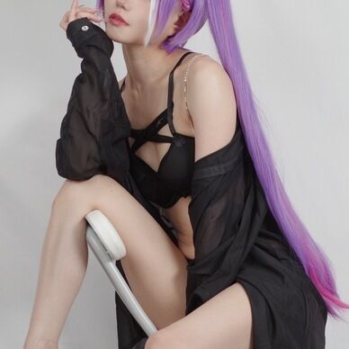 黒ワイシャツトワ