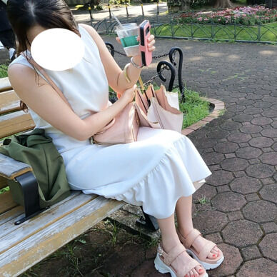 【新作】夏の公園で24歳の可愛いOLさんにサンダル脱ぎたての足元を撮影させていただきました。【お顔ぼかし無し】