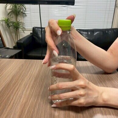 【30秒動画】優しくなぞる手