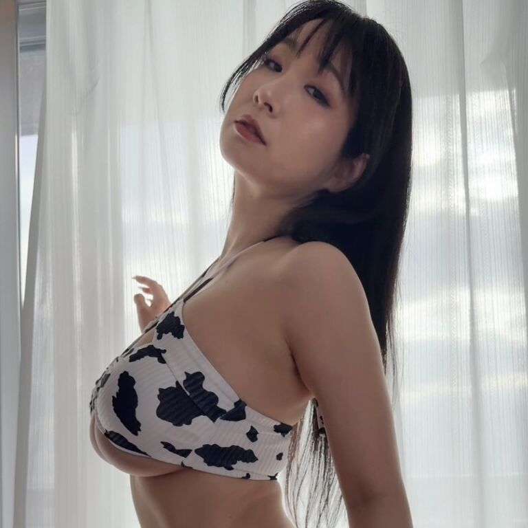 牛柄ビキニ動画