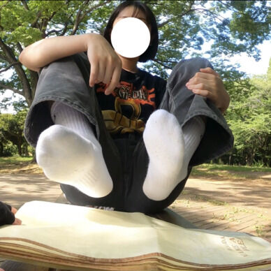 【新作】夏の公園で23歳の可愛いOLさんに足元を撮影させていただきました。【お顔ぼかし無し】