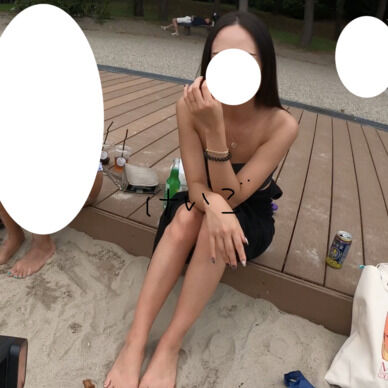 有 【秘蔵作品解禁】24歳の可愛いギャルさんの自然体な足の裏をパシャリ【本編お顔ぼかしなし】 リクエスト復刻です