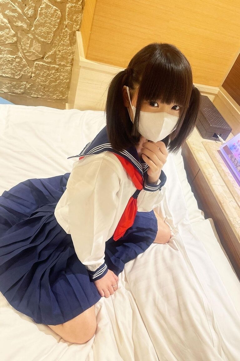 ホテルで内緒の自撮り【ミニROM】