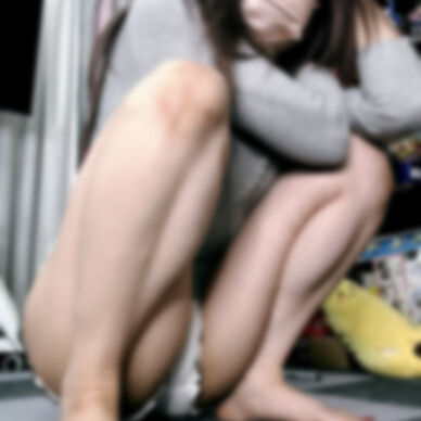 黒髪お姉さんのむっちり生脚。(動画+写真18枚)