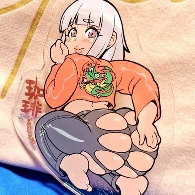 お尻むちむちイラストアクスタ(イラスト:空蜂ミドロ)