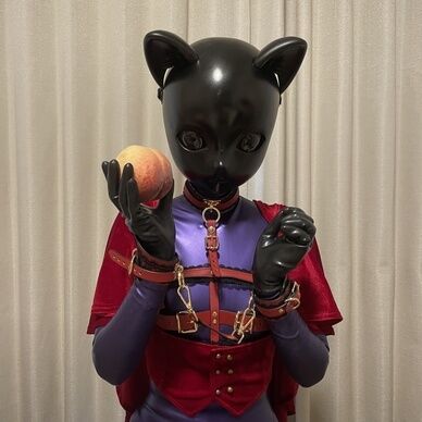 紫ラバー赤ずきん🐈‍⬛と桃🍑