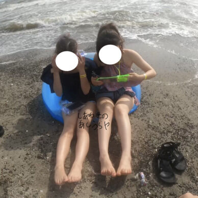 【完全新作】夏の海で水着の可愛い女子大生さん2人組に足を撮影させていただきました。【本編お顔ぼかし無し】