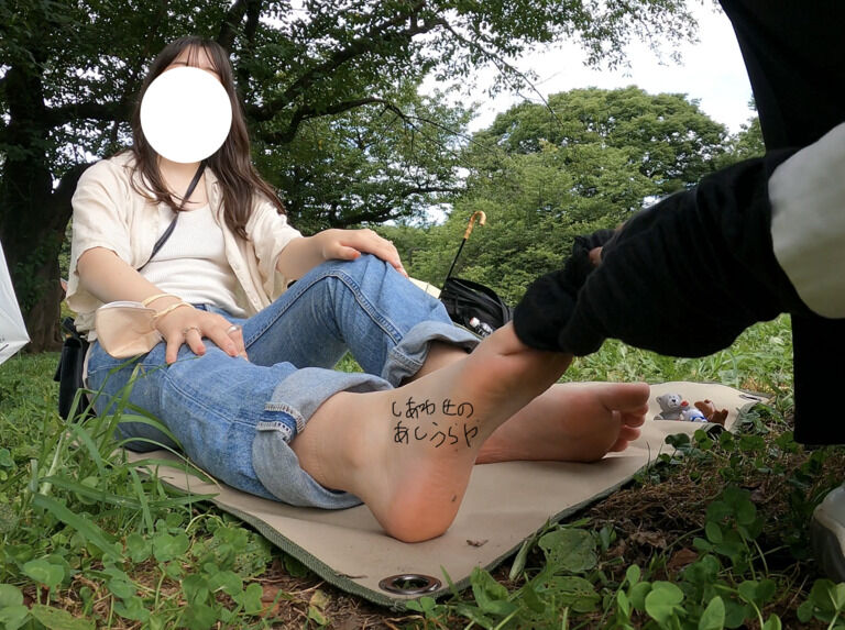 【完全新作】夏休み中のブーツを履いた学生さんの靴下を脱がせてしまいました。 学生さん2人組の裸足撮影です【本編お顔ぼかし無し】
