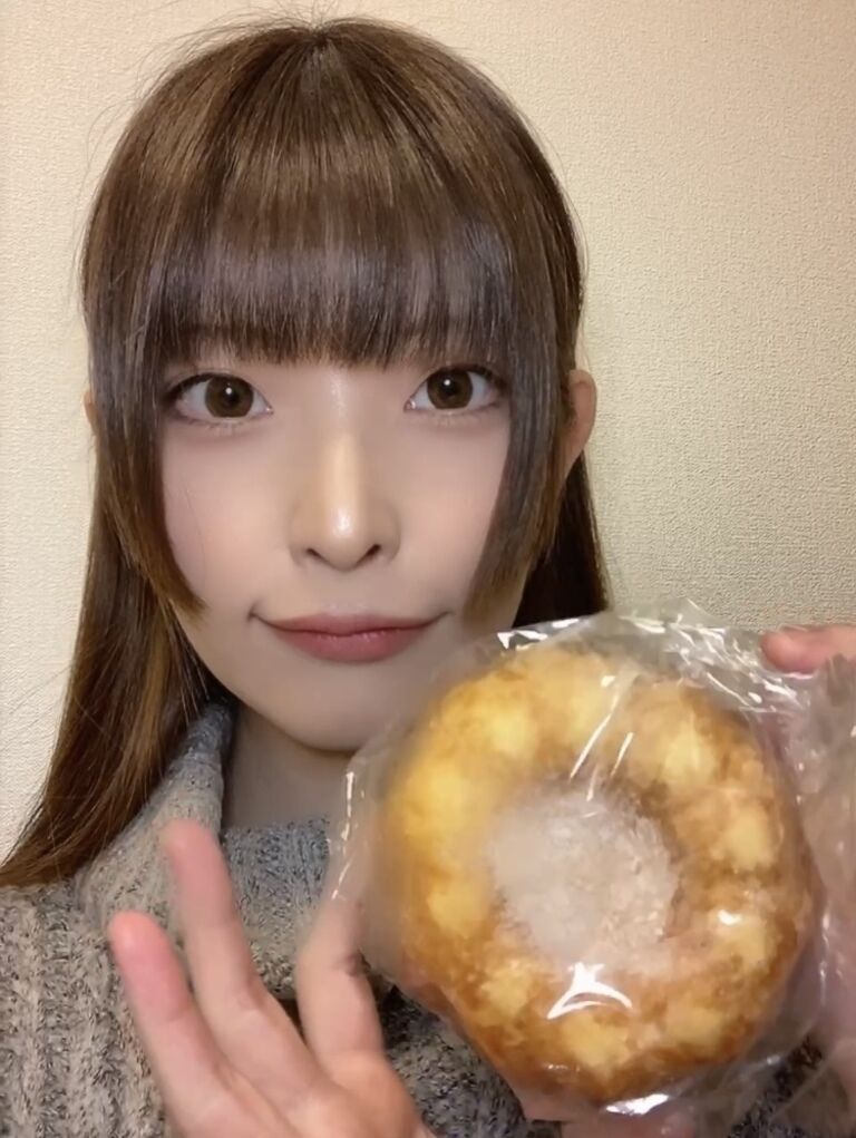 クグロフ食べる(動画2本セット)