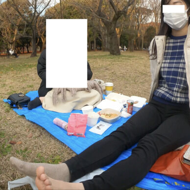冬の公園で色白で可愛いOLさんに足つぼさせていただきました その2【本編お顔ぼかし無し】