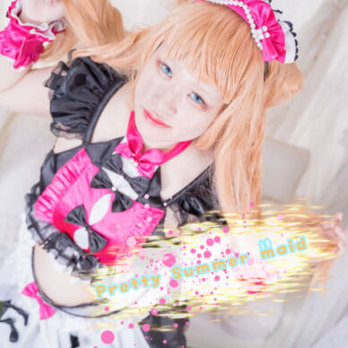 Pretty Summer maid