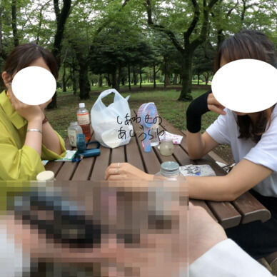 【本編お顔ぼかし無し】【完全新作】夏の公園で36歳人妻さん2人組に足元を撮影させていただきました
