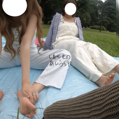【新作】【本編お顔ぼかし無し】19歳の可愛い女子大生さん2人に裸足を撮影させていただきました