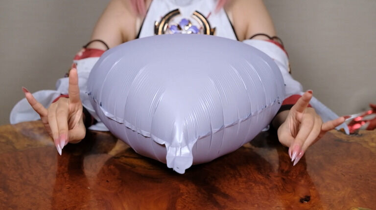 狐の爪で風船を割るよ(balloon popping)