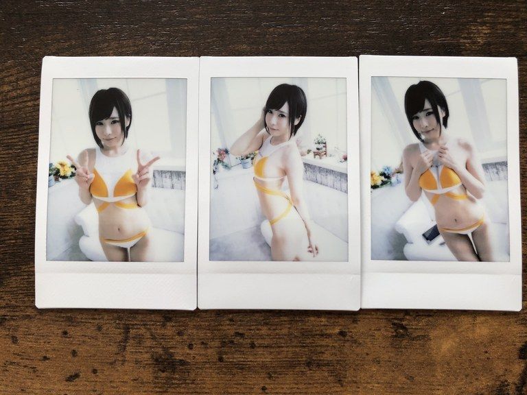 黄色水着チェキ