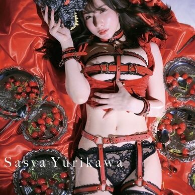 写真集『Crimson Myth』