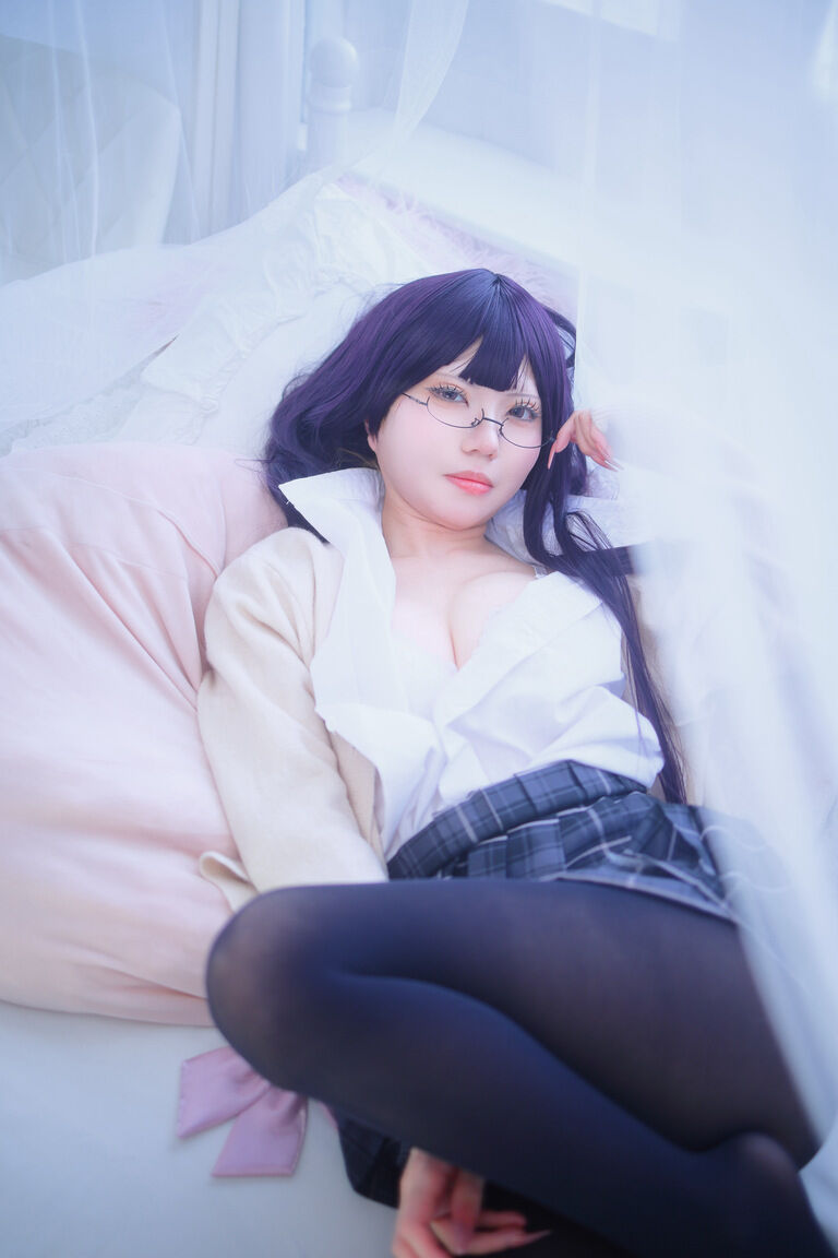 制服脱ぎかけ