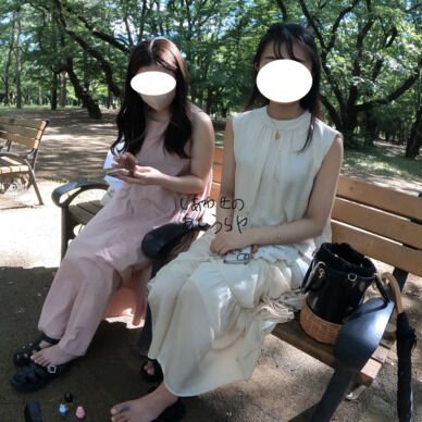 【新作】19歳の可愛い女子大生さん2人組の足元を撮影させて頂きました【本編お顔ぼかし無し】