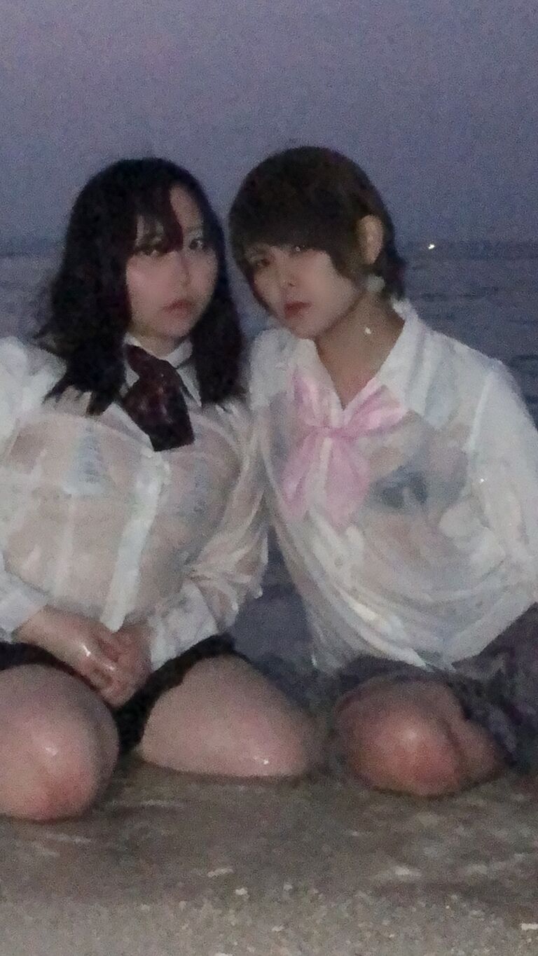 濡れ制服と海の砂。【ダウンロード版】