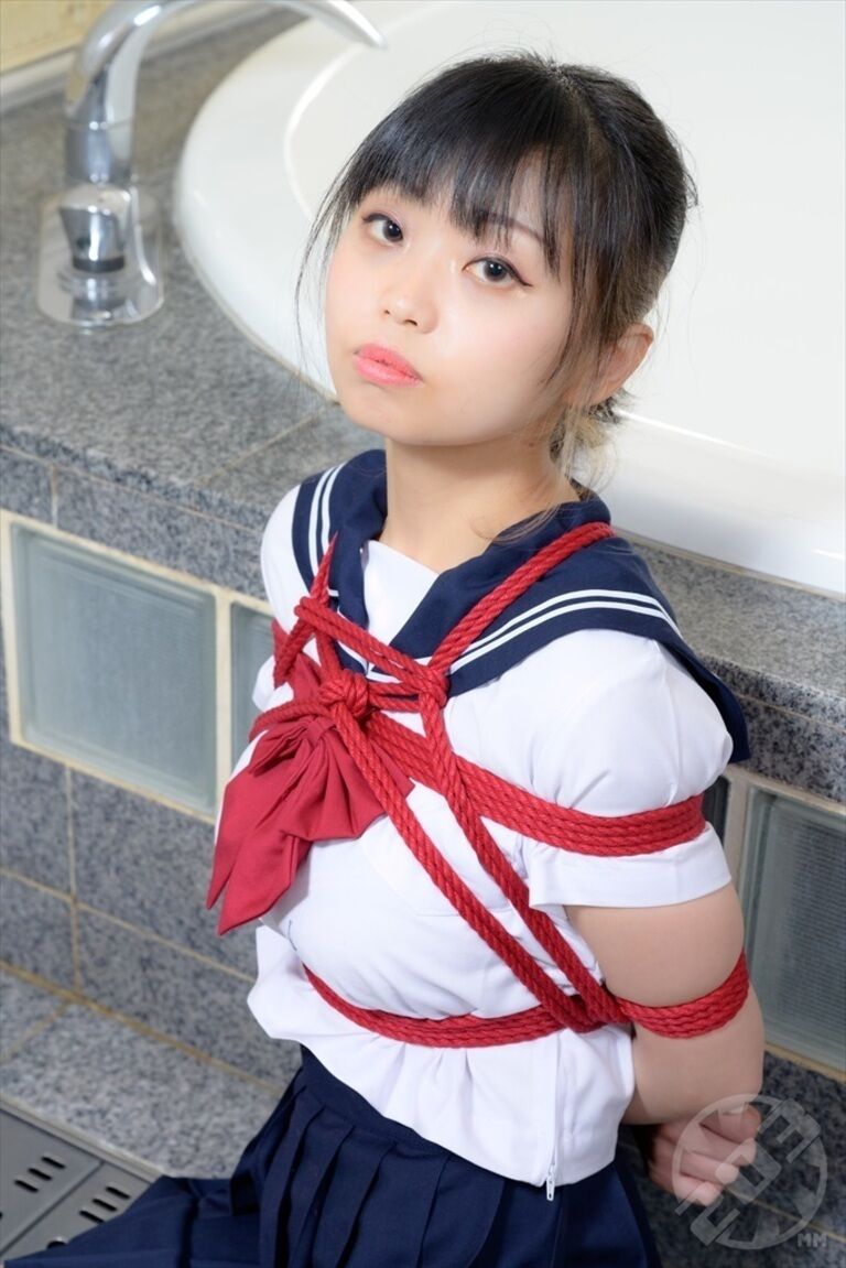 特濃！光沢ローションぬ～るぬる（セーラー服編with縄）