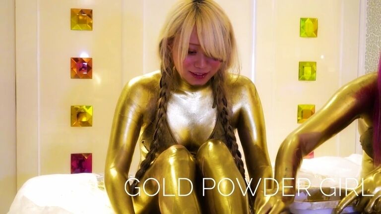 Gold Powder Girl 02