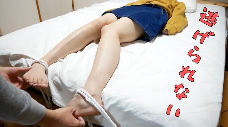 スカートの女性の足首を拘束して好き放題くすぐってみた！I restricted the ankle of the woman and tickled it self-indulgently!