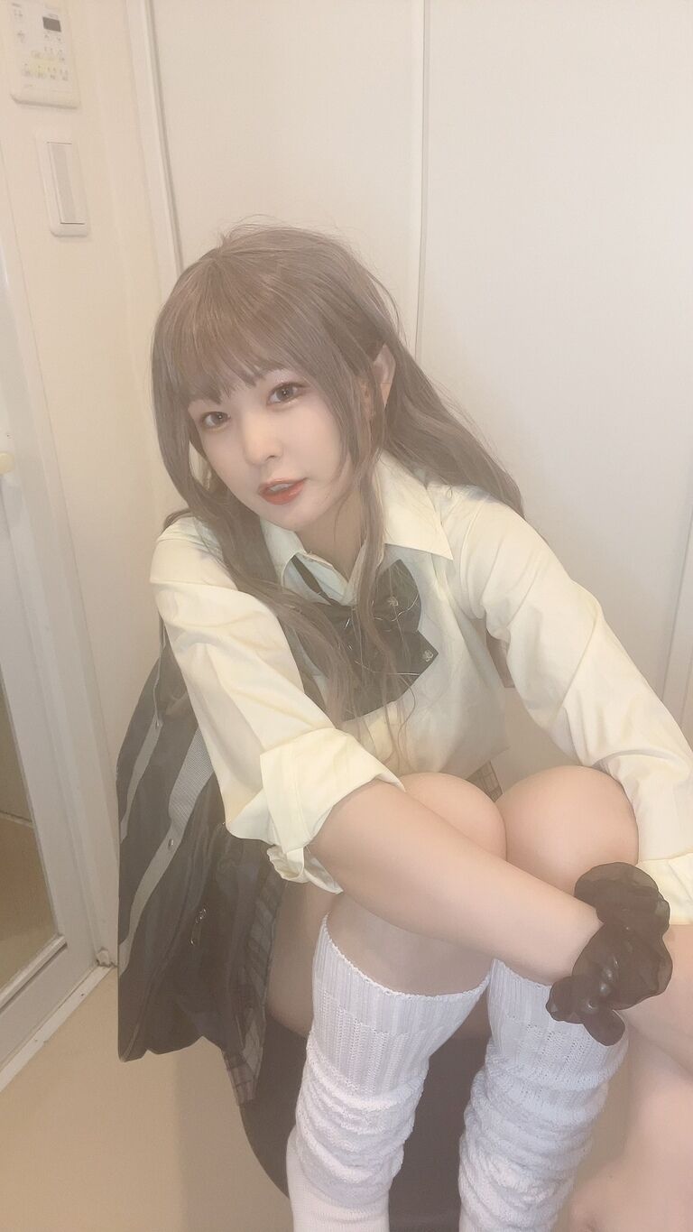 『ゆにぴこの かんがえた さいきょうの せいふくぎゃる』