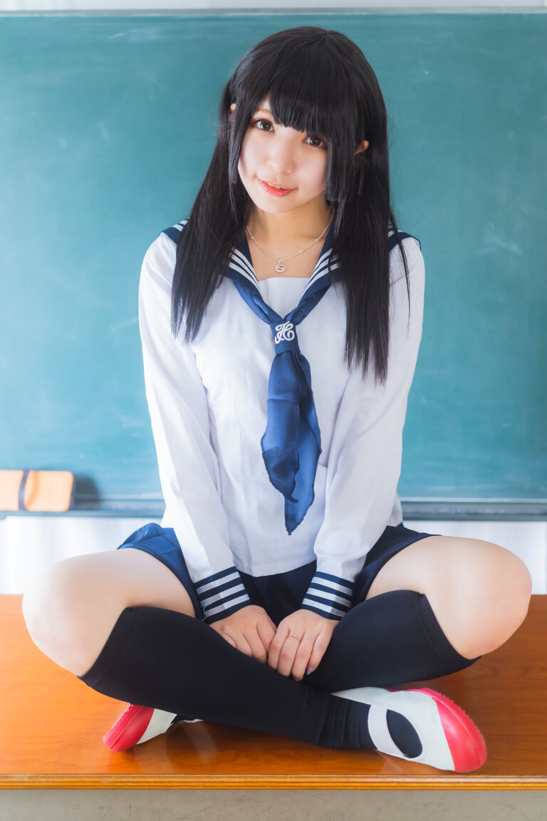制服の下…みたい?