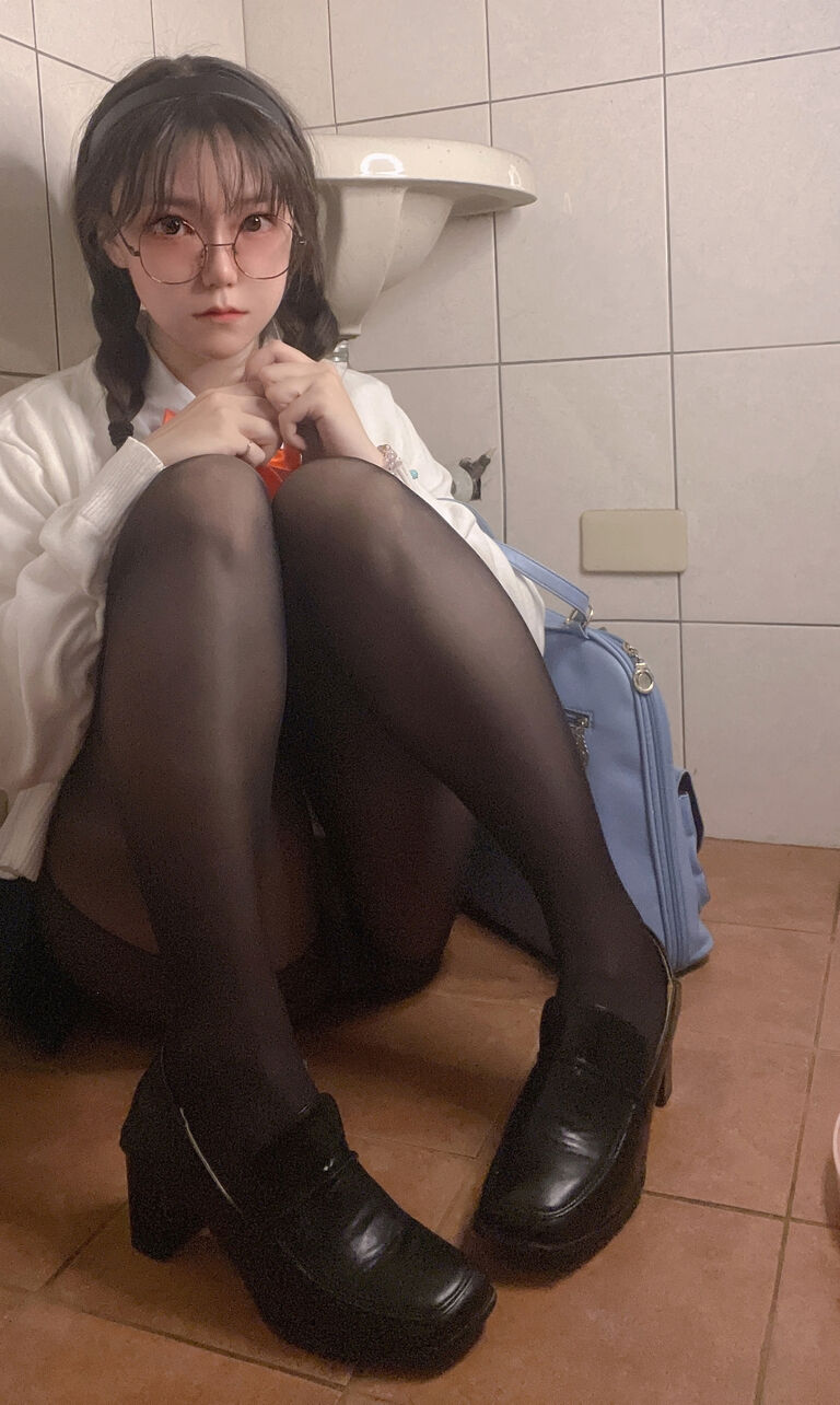 《同級生を肉便器❤〇〇》(42P)