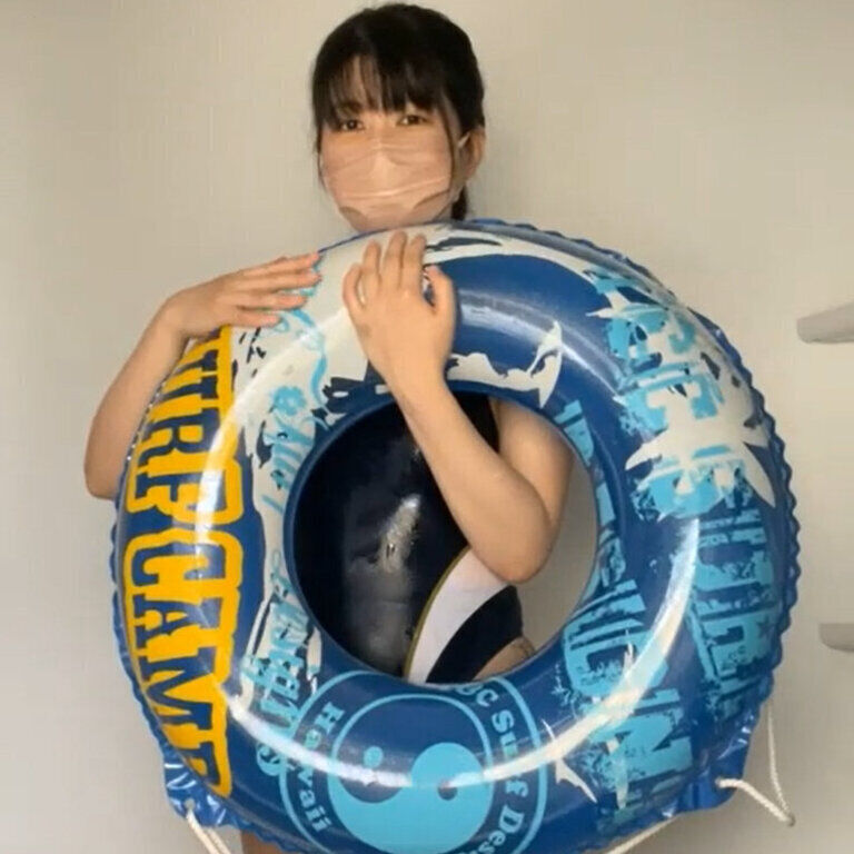 お風呂場でパンスト水着