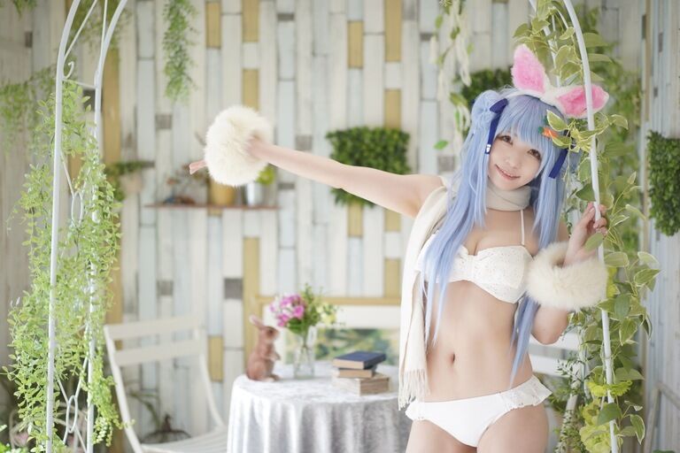 ぺこぺこつんつん
