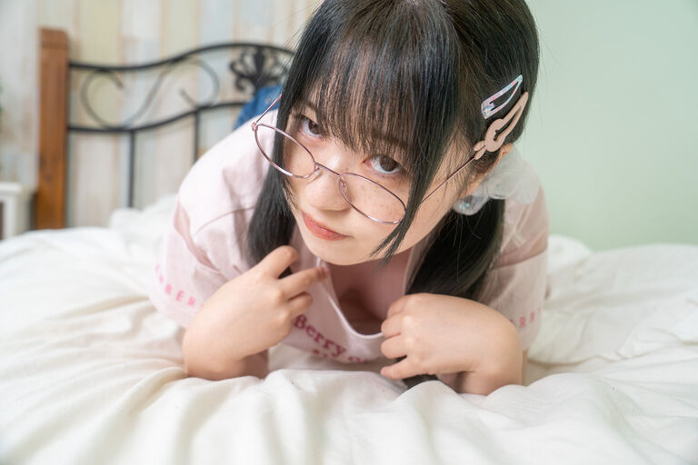 【無料98枚】合法口リと部屋で…♡