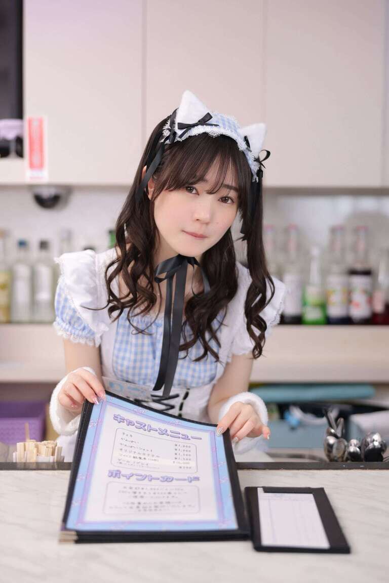 お気に入りのオタクにだけこっそりパンツを見せるコンカフェ嬢のりこちゃん