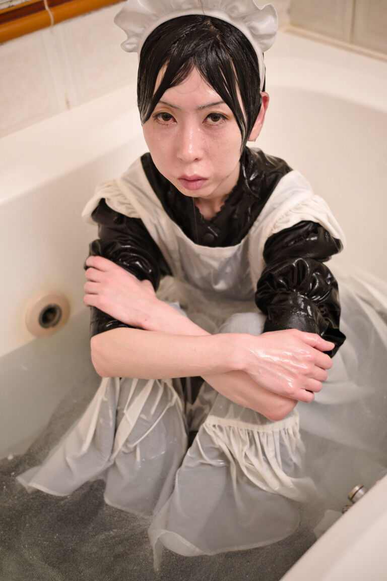 メイド服でローション風呂