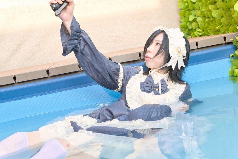 プールで水遊び