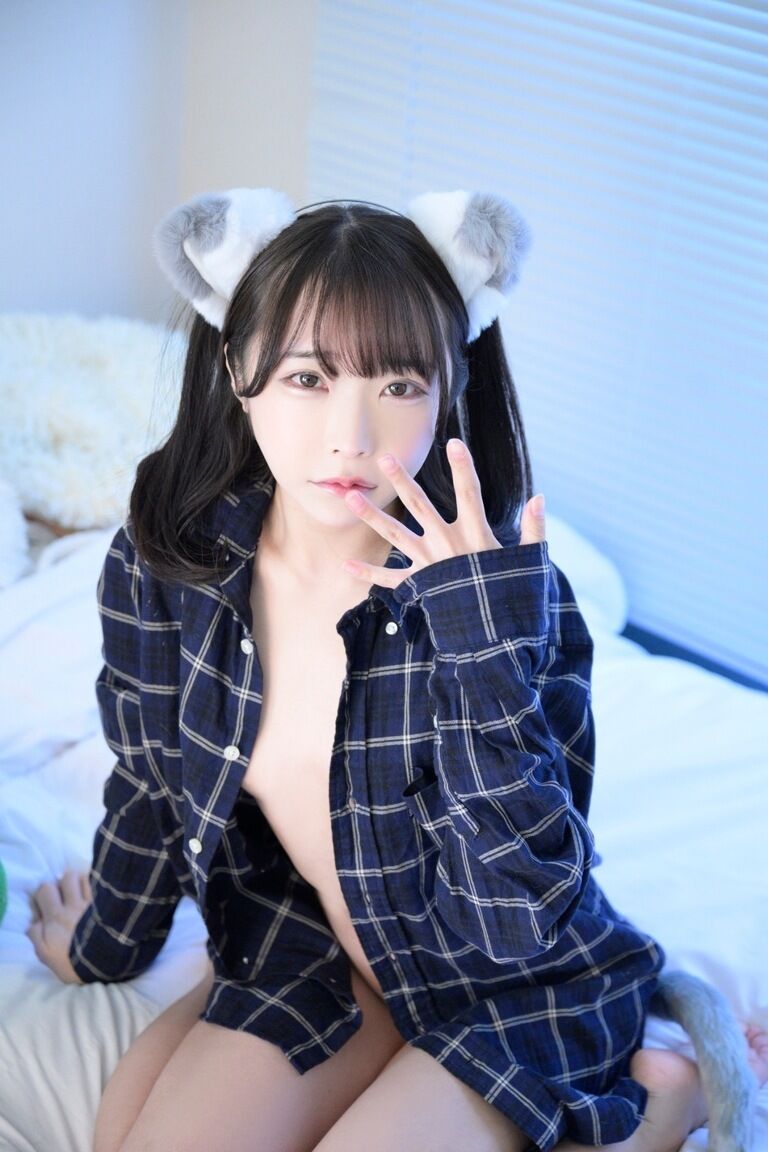 ねこ耳JK我が家に居候中!