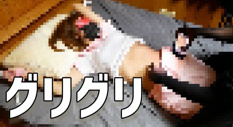 制服女性が居たので、拘束くすぐりをしてみたら…黒ストッキングが破れてしまいました